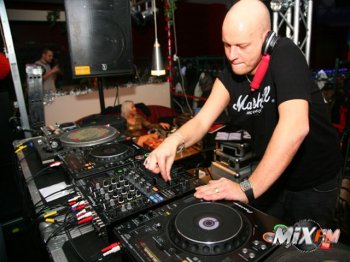Andrea Bertolini (ITALY) с эксклюзивным 3-х часовым гостквым миксом в гостях в шоу "Positive Explosion"