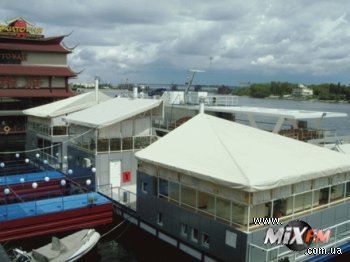 Doversol Cruise Club – house и sunset в одном флаконе Doversol Cruise Club – house и sunset в одном флаконе