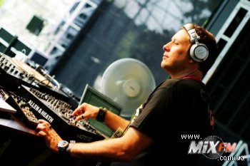 Umek миксует Toolroom Knights