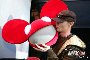 Deadmau5 получил по голове